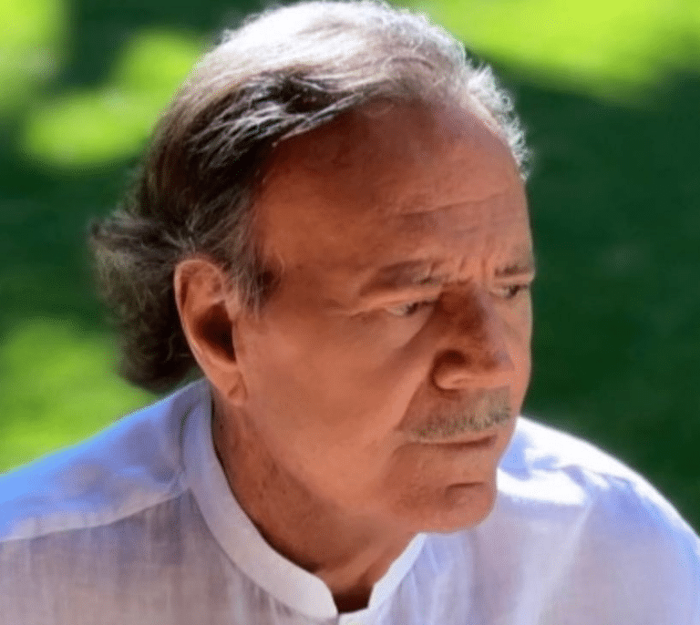 Bela Bajaria, la mujer que ha convencido a Julio Iglesias de que cuente su vida en Netflix