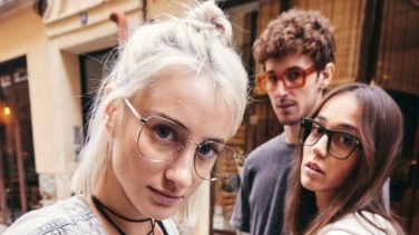Descubre la nueva colección de gafas graduadas de Pull&Bear x Opticalia: monturas con estilo para ver la vida a tu manera