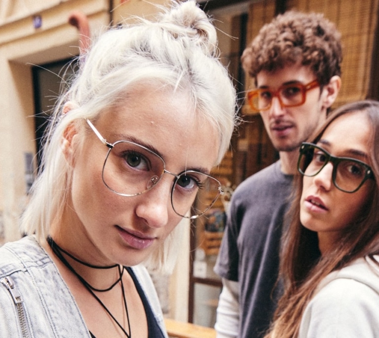 Descubre la nueva colección de gafas graduadas de Pull&Bear x Opticalia: monturas con estilo para ver la vida a tu manera