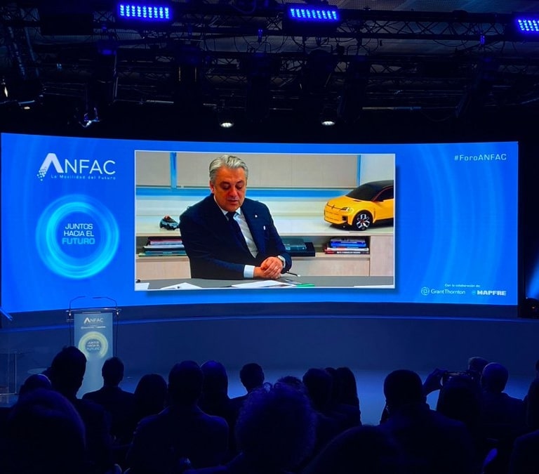 La "gente que tiene pasta" deberá pagar el coche eléctrico, según el CEO de Renault