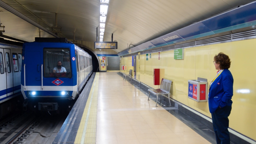 Muere un hombre arrollado por el metro en Madrid tras bajar a las vías a orinar