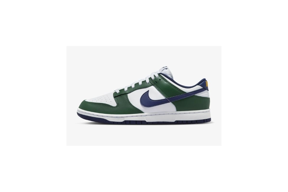 Zapatillas Nike Dunk Low verdes y lilas