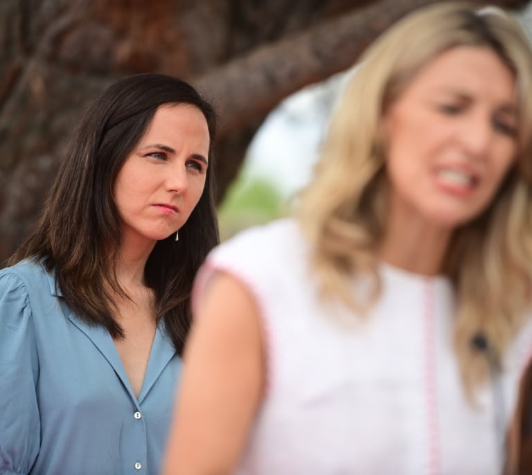 Sumar y Podemos en guerra: los de Yolanda Díaz sacan al pasillo las pertenencias de los diputados de Belarra