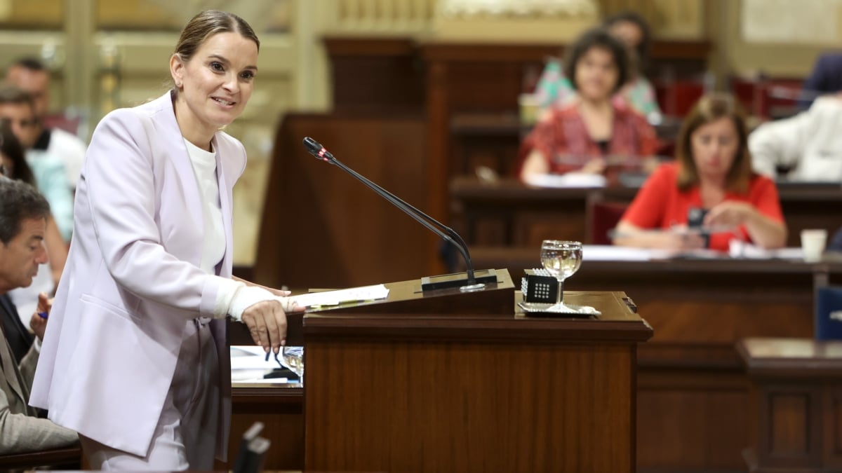 La presidenta del PP de las Islas Baleares, Marga Prohens, interviene durante una segunda sesión de investidura como presidenta de las Islas Baleares, en el Parlament balear