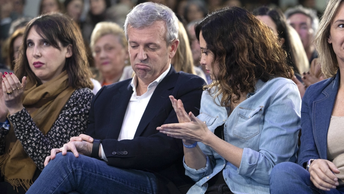 El presidente de la Xunta y candidato a la reelección, Alfonso Rueda y la presidenta de la Comunidad de Madrid, Isabel Díaz Ayuso