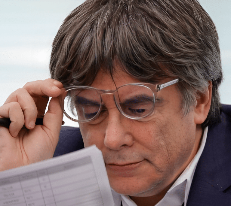 Puigdemont tacha de "delirante y manipulada" la información que le señala como cabecilla de Tsunami