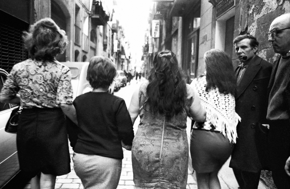Putas en el Barrio Chino. Barcelona, 1969. De la serie 'Una profesión arriesgada'