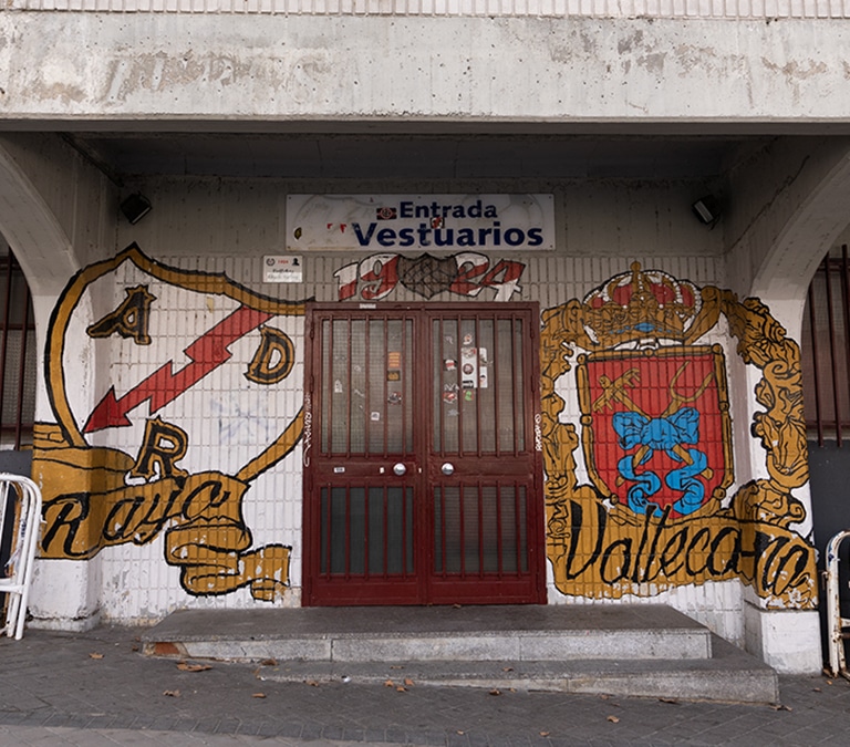 El barrio, contra Presa y Ayuso, se aferra a su estadio: "No hay Rayo sin Vallecas"