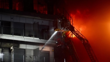 Un cortocircuito en el mecanismo de un toldo, posible origen del incendio de Valencia