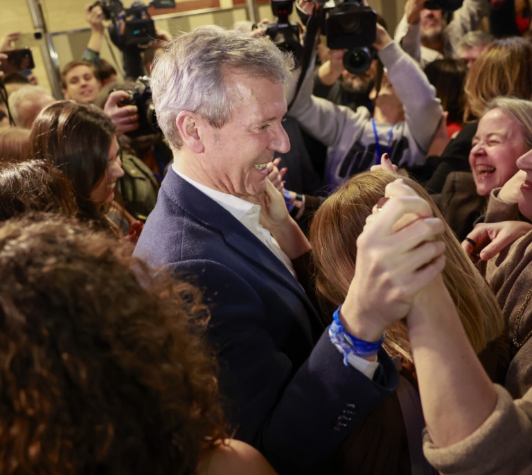 El PP gana la Xunta con más votos que el BNG y el PSOE juntos en Galicia