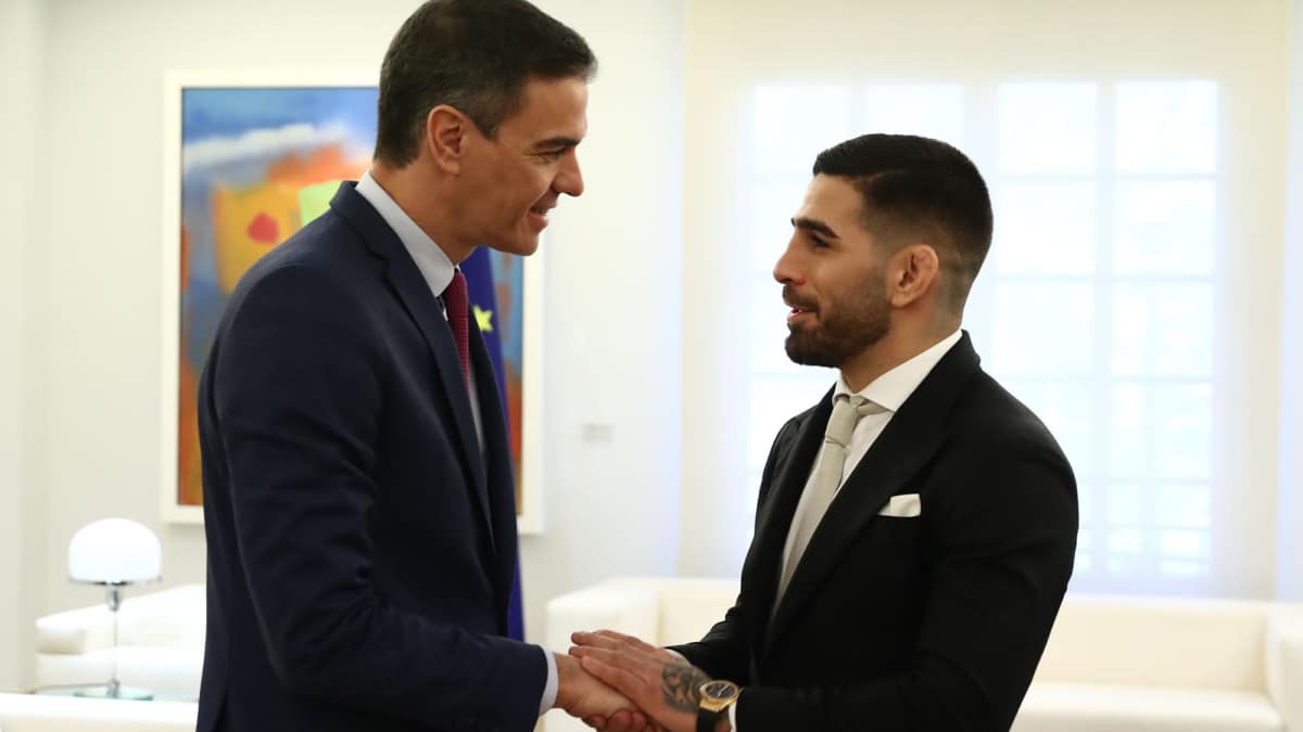 Pedro Sánchez, presidente del Gobierno de España, recibe a Ilia Topuria, campeón de la UFC