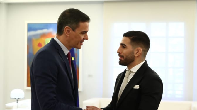 Pedro Sánchez cede al sueño de Ilia Topuria: "Tu amor por España se reflejará en tu DNI"