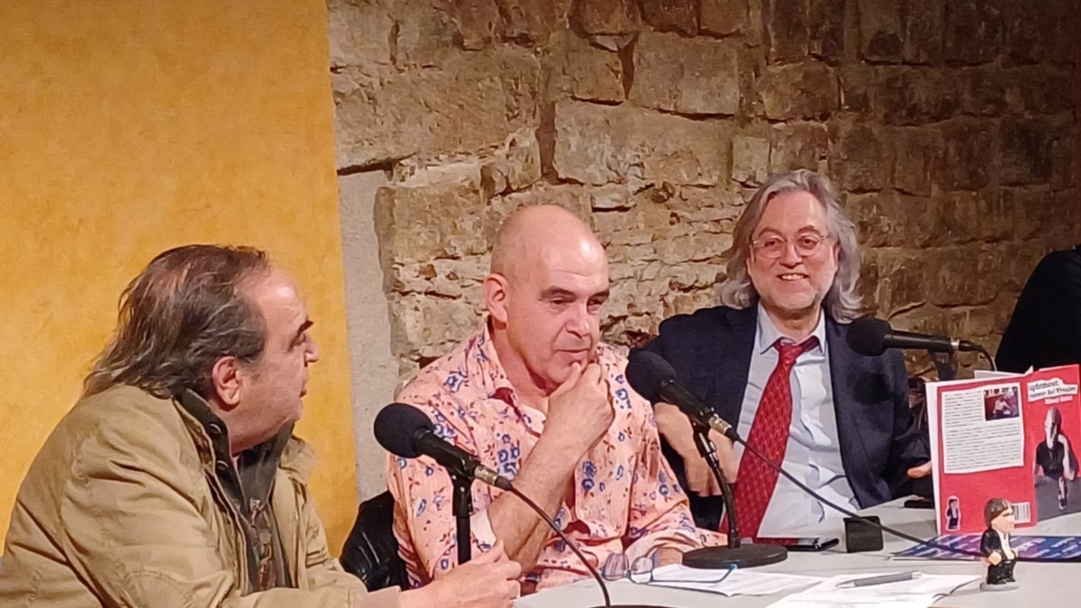 Albert Soler celebra el retorno del "vivales" Puigdemont con un libro y una querella
