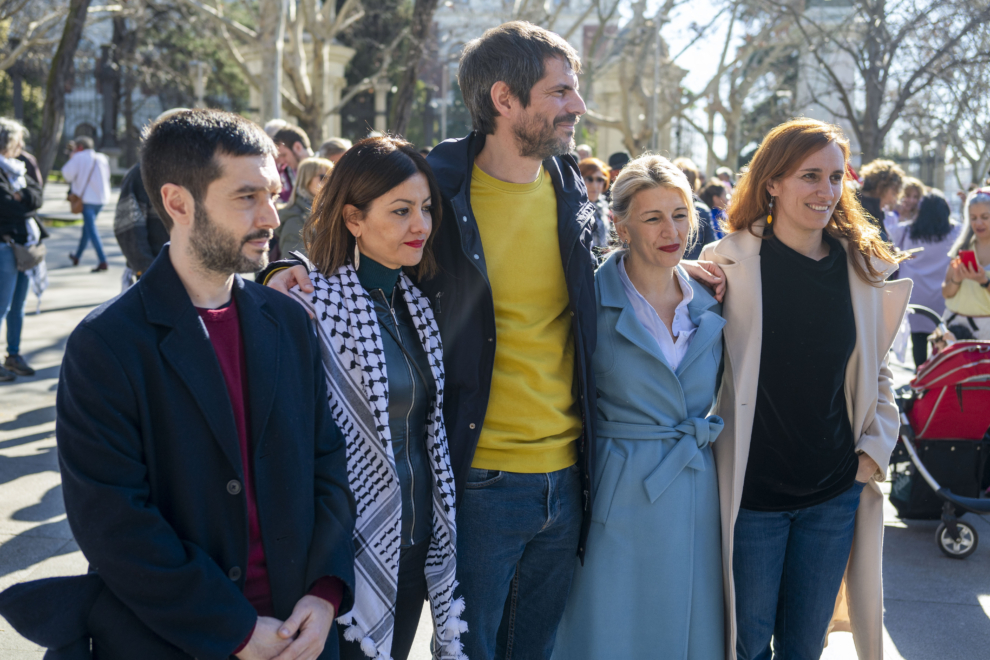 La vicepresidenta segunda del Gobierno, Yolanda Díaz (2d), junto a la ministra de Sanidad, Mónica García (d); el minstro de Cultura, Ernest Urtasun (c); la ministra de Juventud e Infancia, Sira Rego, y el Ministro de Derechos Sociales, Consumo y Agenda 2030, Pablo Bustinduy Amador, durante la manifestación a favor de Palestina con el lema 'No a la impunidad. 