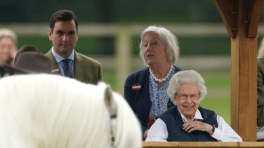 Héroe de guerra y mano derecha de Isabel II: el nuevo secretario de Kate Middleton