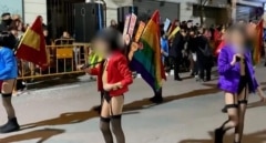El Ayuntamiento de Torrevieja defiende la polémica comparsa de menores en lencería y cree que "la intención no era hipersexualizar"