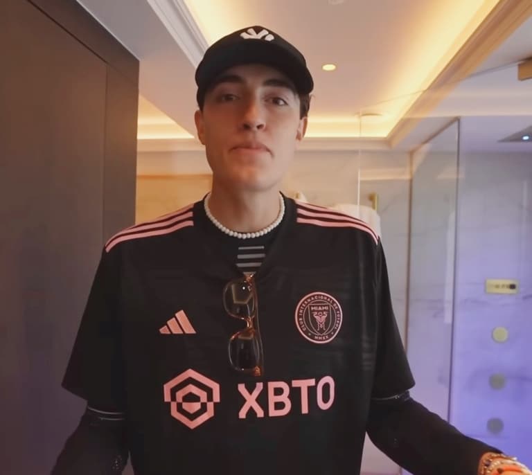 Plex, el 'youtuber' que enfureció a Frank Cuesta por una capibara y que ha dado dos vueltas al mundo