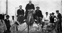 Unamuno a camello y casi feliz: el destierro que le convirtió en símbolo