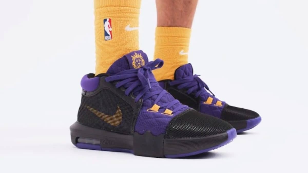 Zapatillas de baloncesto LeBron Witness 8 moradas