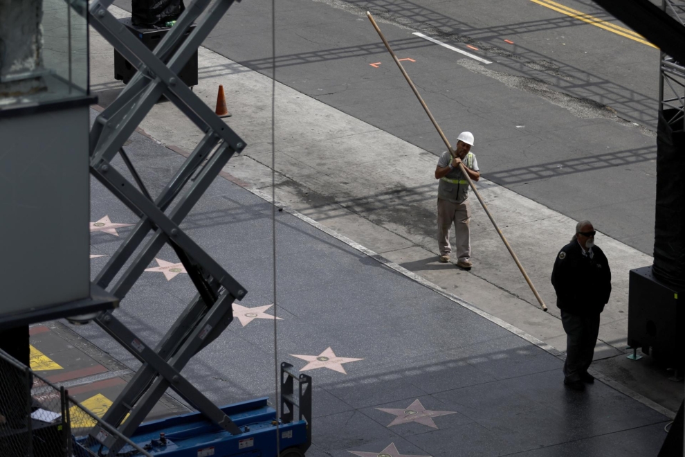 Ya ha comenzado el montaje para la alfombra roja de los Oscars, frente al teatro Dolby.