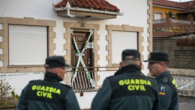 Un hombre armado se atrinchera con dos menores en una vivienda en Granada