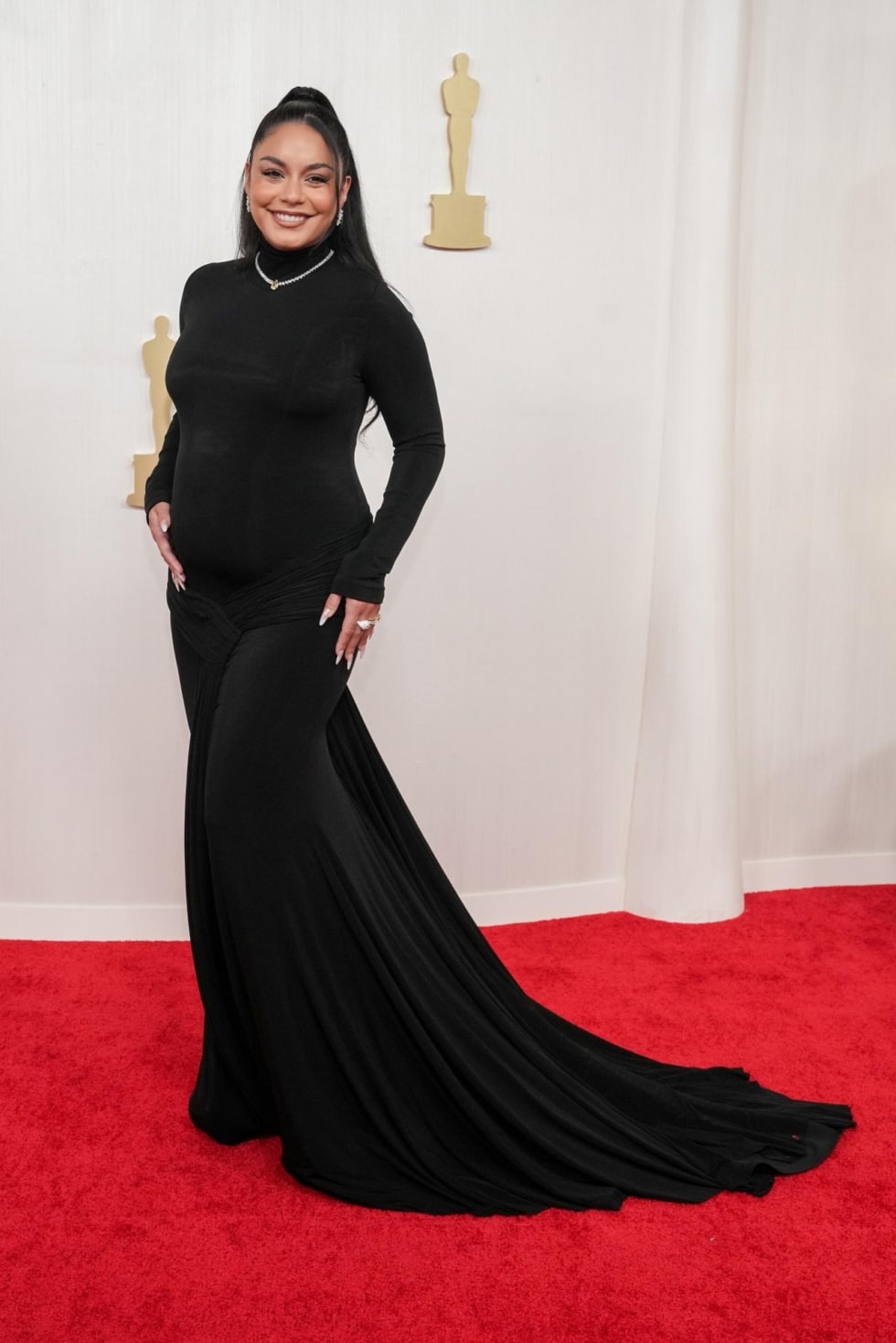 La actriz Vanessa Hudgens ha anunciado su embarazo en la alfombra roja de los Oscar.
