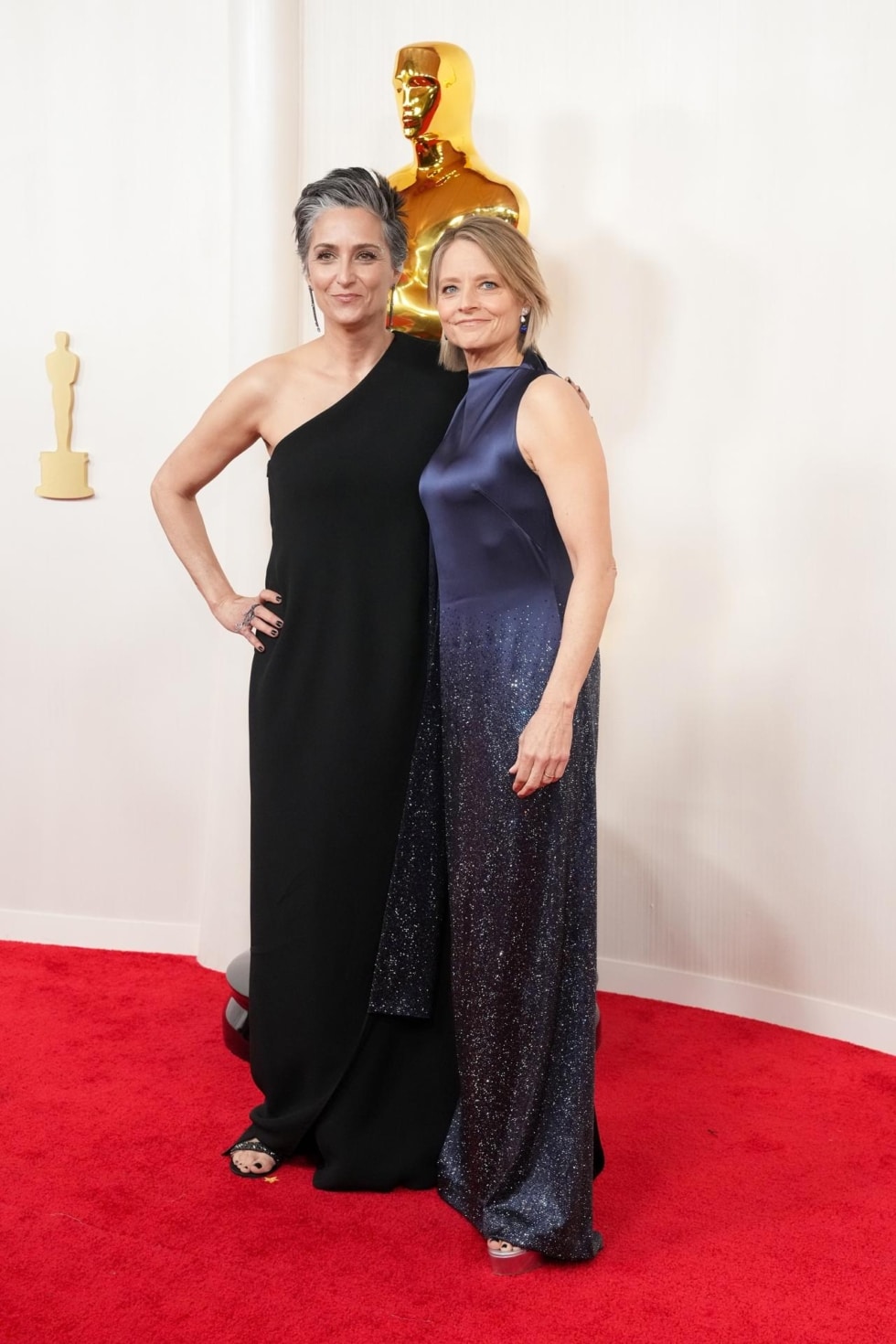 Jodie Foster y su mujer, Alexandra Hedison, con quien se casó en 2014, han posado juntas en la alfombra roja de los Oscar.