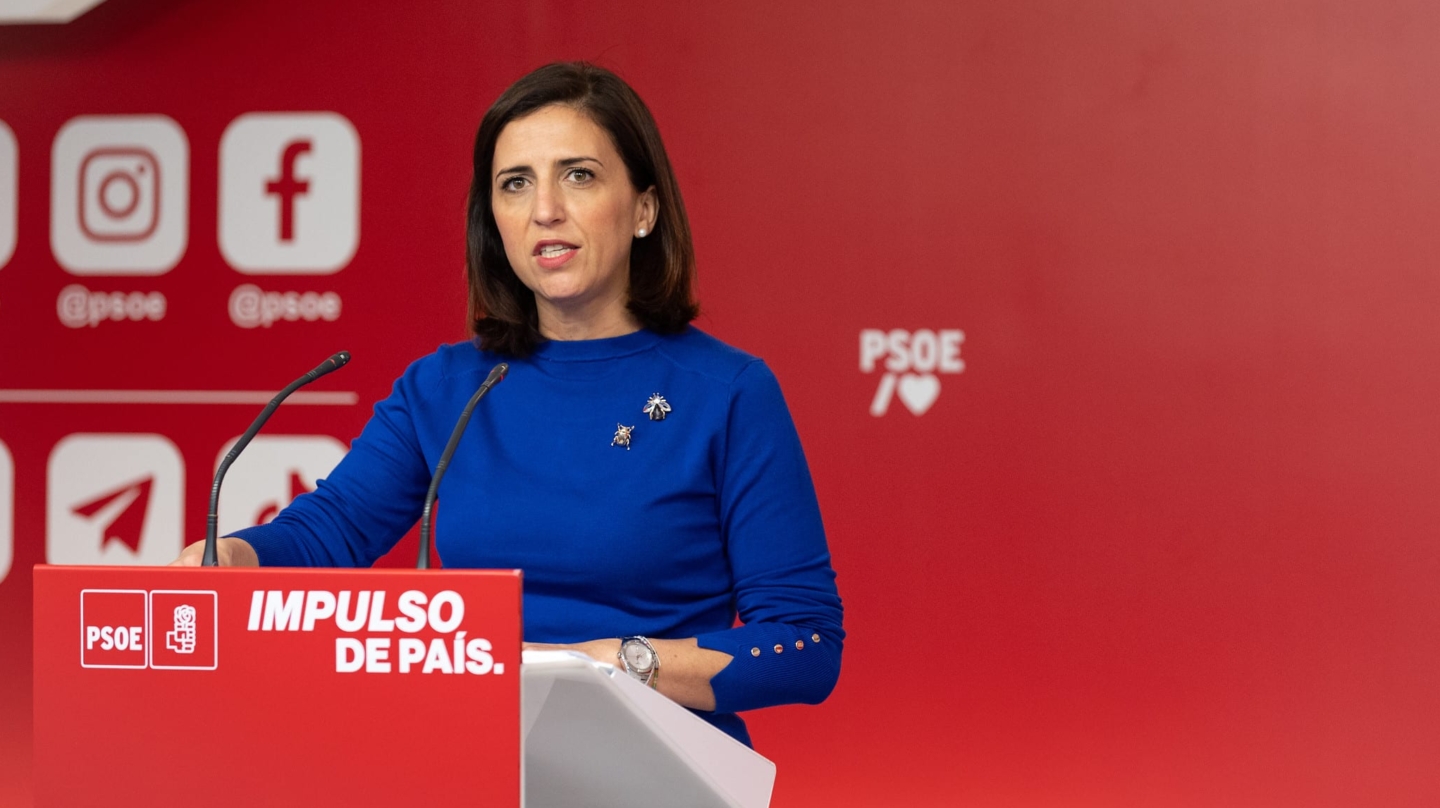La portavoz del PSOE, Esther Peña, durante su rueda de prensa en Ferraz este 4 de marzo de 2024.