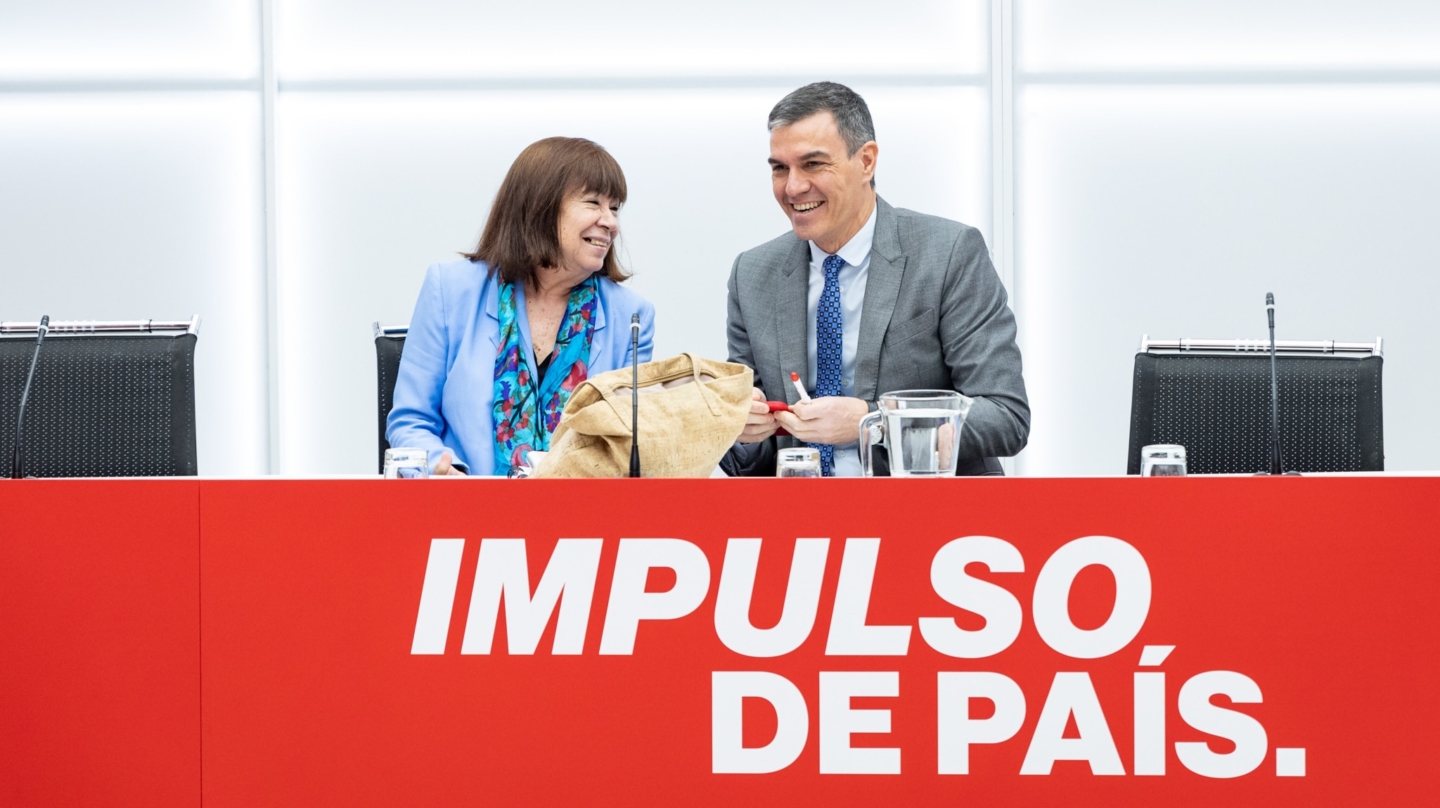 El secretario general del PSOE y presidente del Gobierno, Pedro Sánchez, junto a la presidenta del partido, Cristina Narbona, durante la reunión de la ejecutiva federal de este 18 de marzo de 2024, en Ferraz.