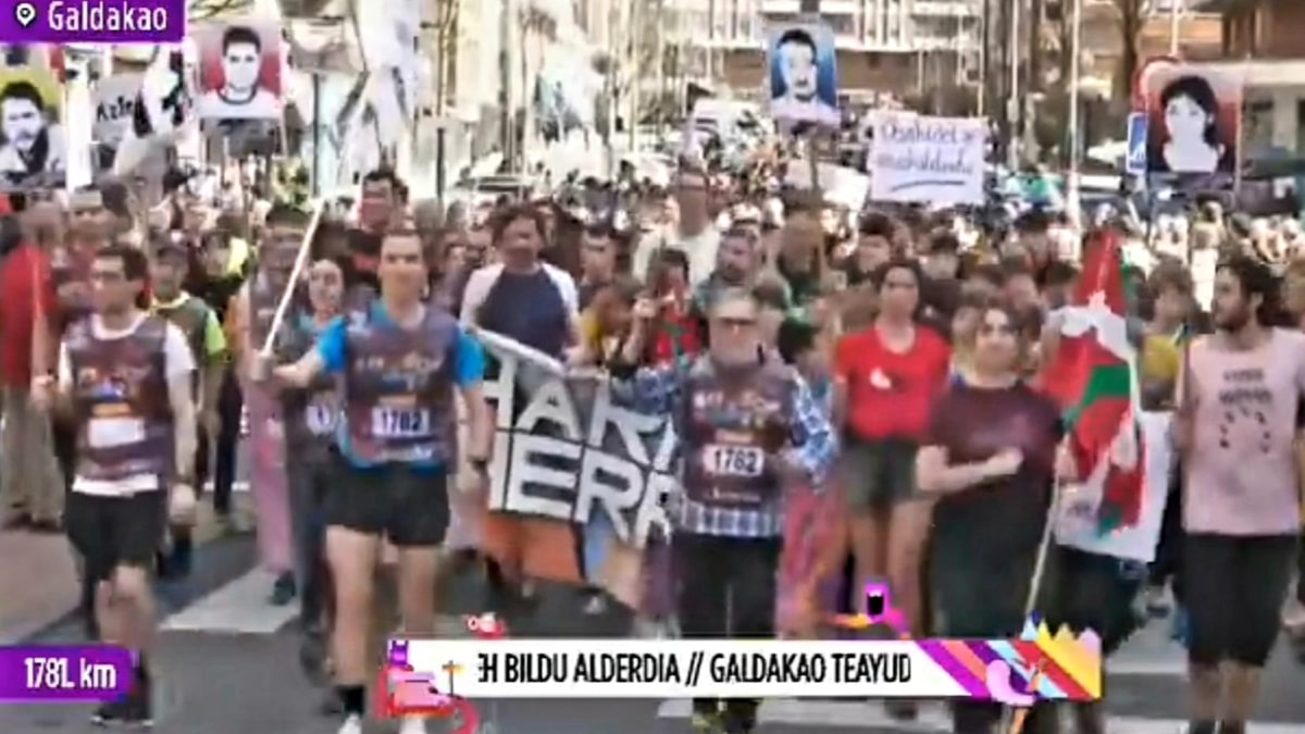 Portan la imagen de 'Txapote' y tres etarras junto a decenas de niños en la marcha por el euskera