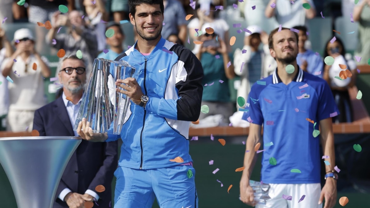 Alcaraz, con el trofeo de Indian Wells.