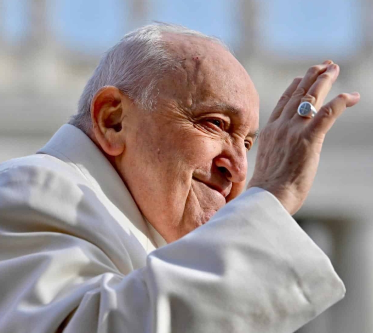 El adiós de un Papa: una llamada desconcertante
