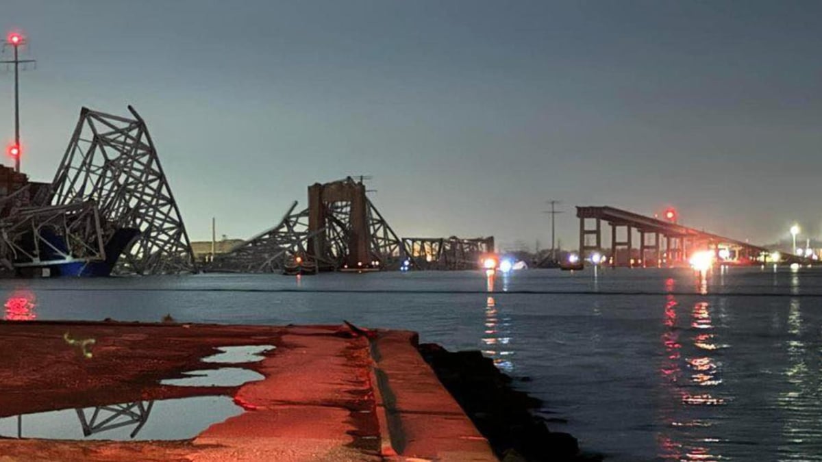 El puente de Baltimore destrozado por un carguero.