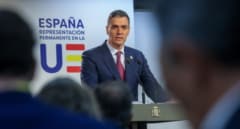 Sánchez vuelve a exigir a Feijóo la caída de Ayuso: "Quien quiere embarrar la política es que está de barro hasta arriba"