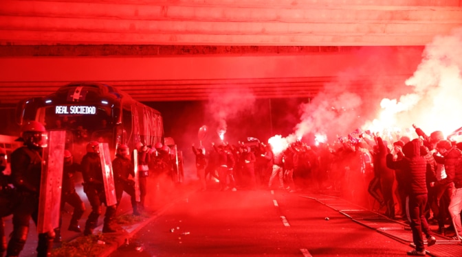 Una aficionada de la Real Sociedad en la UCI por "el impacto de un proyectil" en los incidentes con el PSG