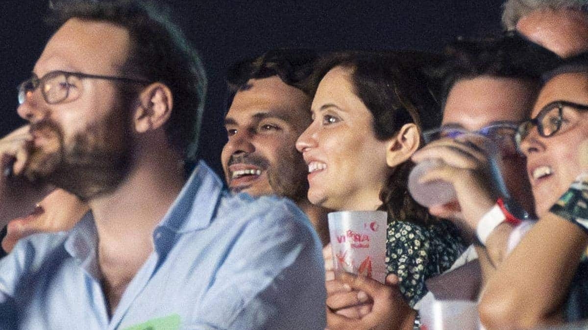 Isabel Díaz Ayuso y su novio, Alberto González, en el Festival Mad Cool 2023