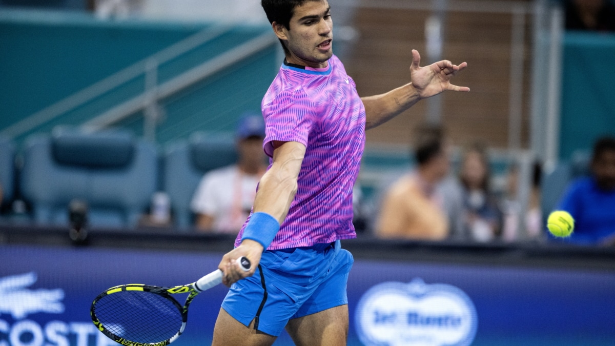 Carlos Alcaraz en su partido con Gael Monfils en el Masters 1000 de Miami