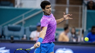 Carlos Alcaraz arrasa a Monfils y avanza a octavos en Miami
