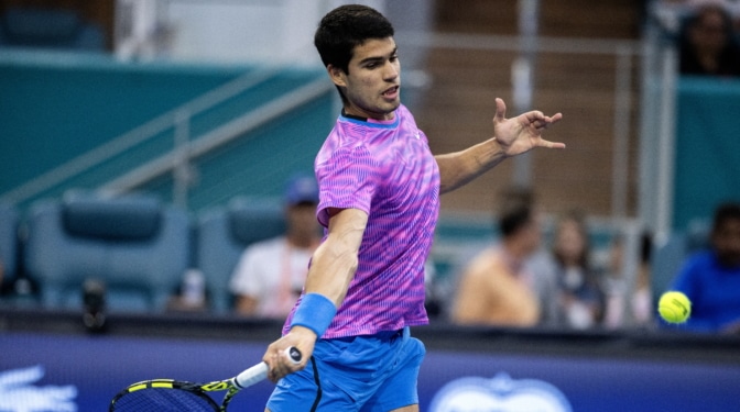 Carlos Alcaraz arrasa a Monfils y avanza a octavos en Miami