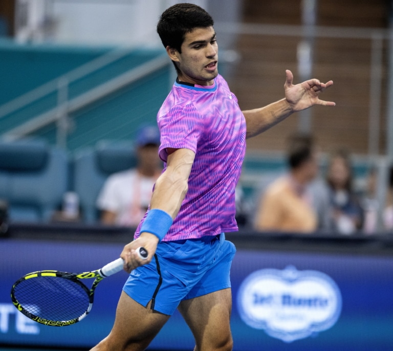 Carlos Alcaraz arrasa a Monfils y avanza a octavos en Miami