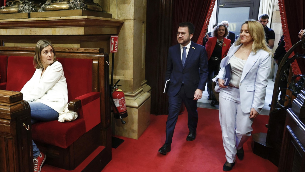 Los comunes tumban los presupuestos y Aragonès convoca reunión urgente del Govern