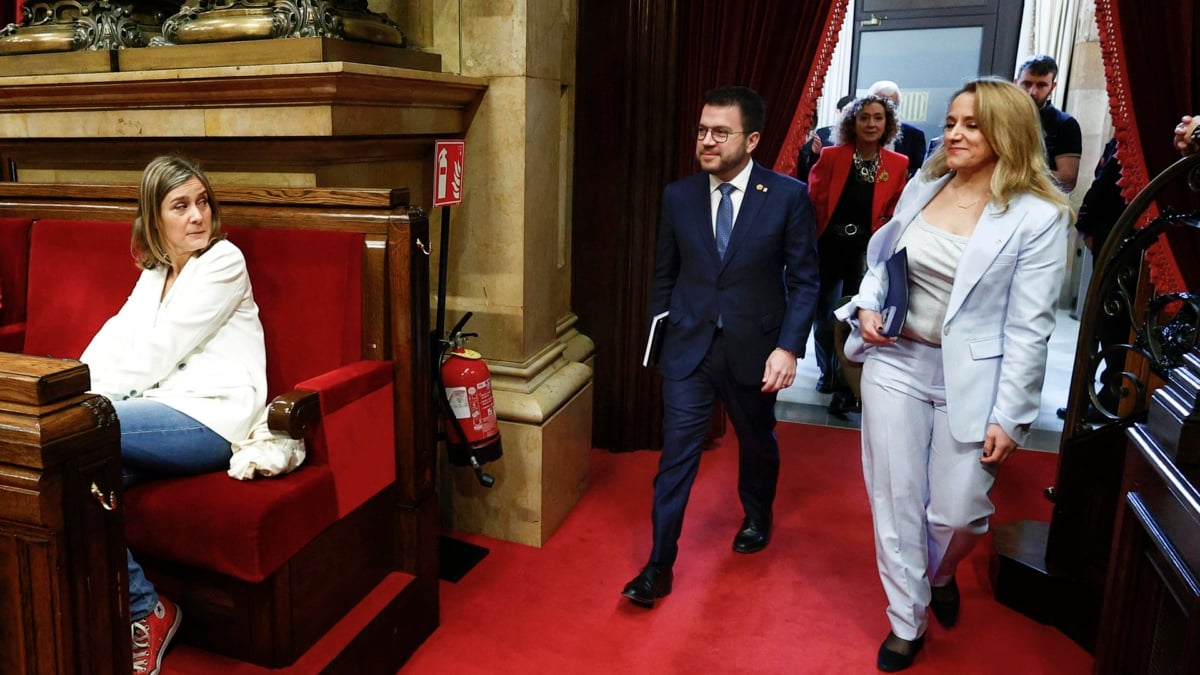 Los comunes tumban los presupuestos y Aragonès convoca reunión urgente del Govern