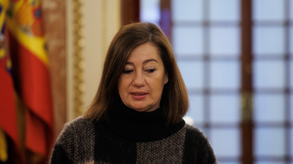 La presidenta del Congreso de los Diputados, Francina Armengol, llega a recibir al presidente de la Asamblea Nacional de Ecuador, durante un encuentro en el Parlamento, este lunes