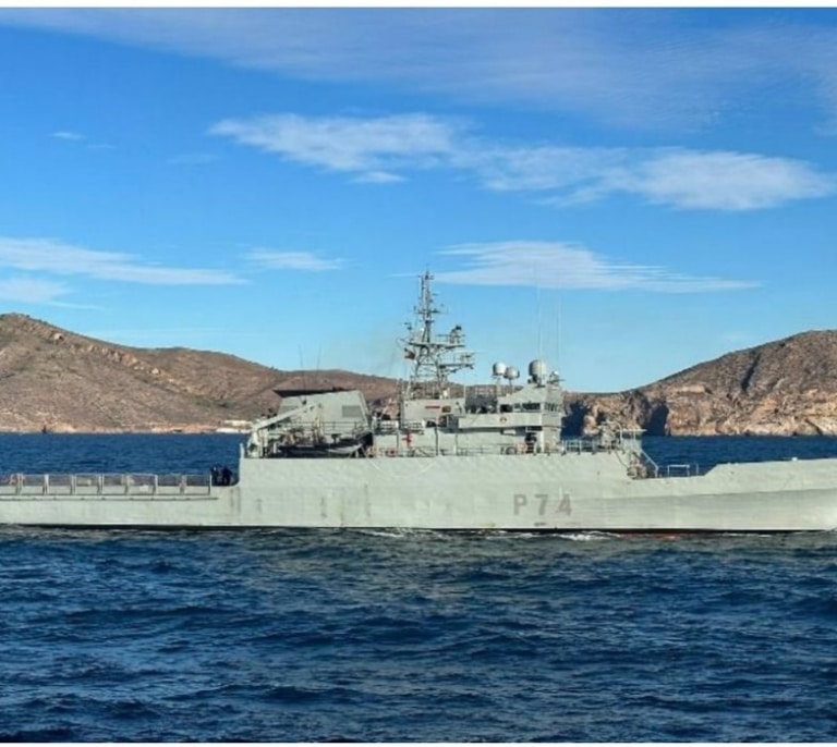 Dos patrulleros de la Armada monitorizan tres buques rusos detectados en aguas españolas
