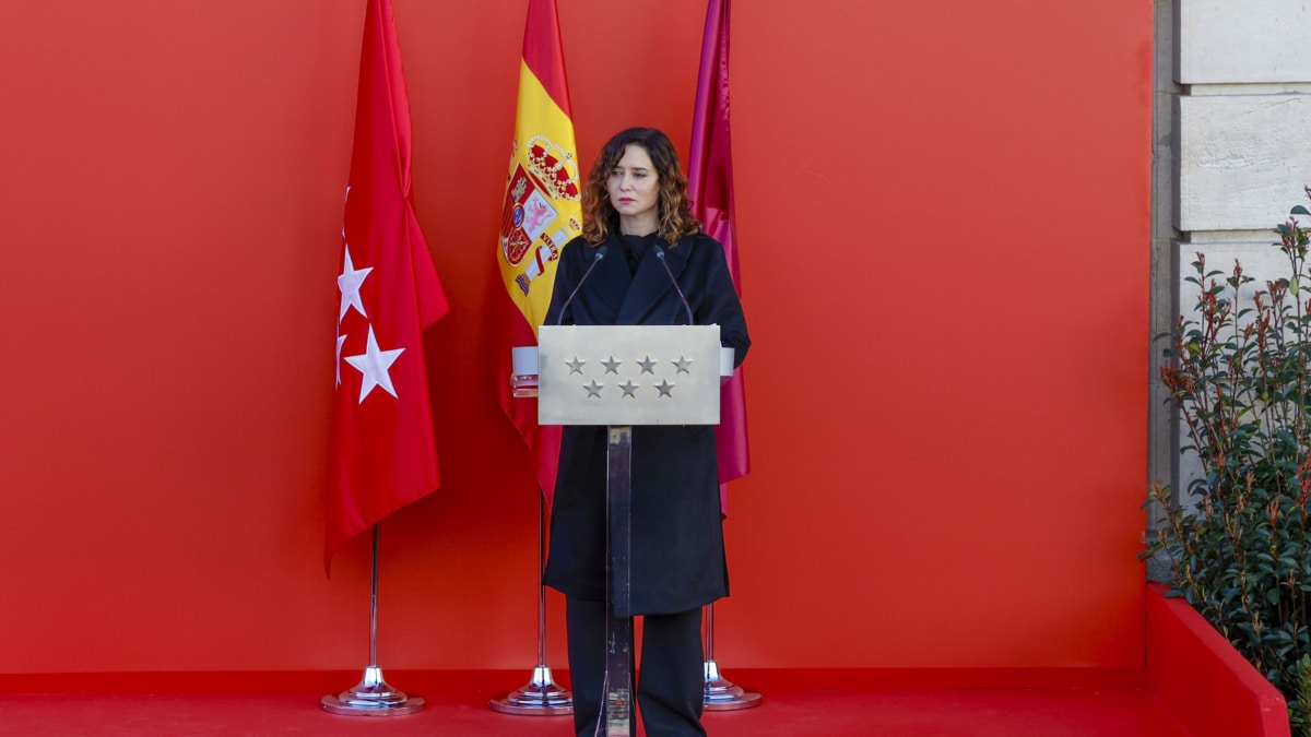 La presidenta de la Comunidad de Madrid, Isabel Díaz Ayuso, interviene durante el acto en memoria de las víctimas de los atentados ocurridos en Madrid el 11 de marzo de 2004