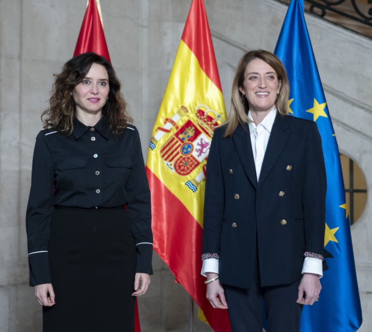 Díaz Ayuso exige ante Von der Leyen que "no haya compadreo con Sánchez"
