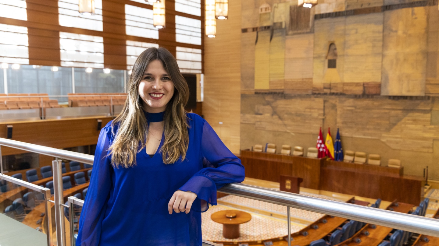 Beatriz Borrás, diputada autonómica de Más Madrid, en el hemiciclo de la Asamblea