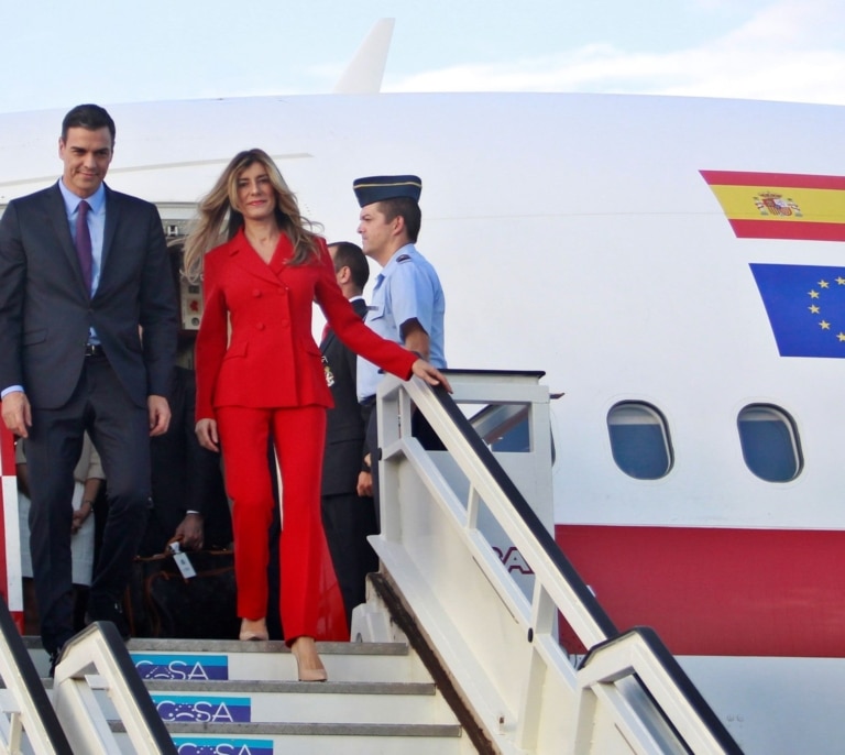 El Falcon de Sánchez sufre un incidente cuando volaba hacia Doñana y le obliga a volver a Madrid