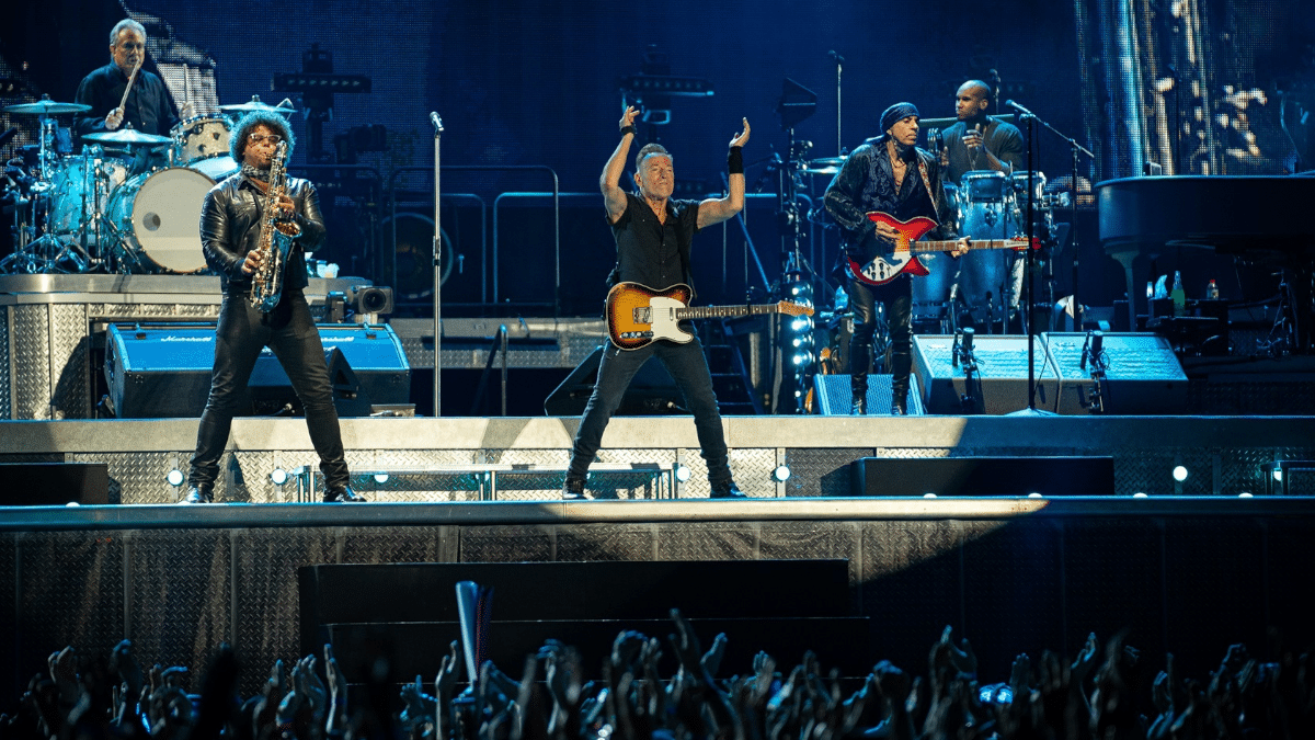 Bruce Springsteen y su banda en uno de los dos conciertos que dio en Barcelona en abril de 2023.