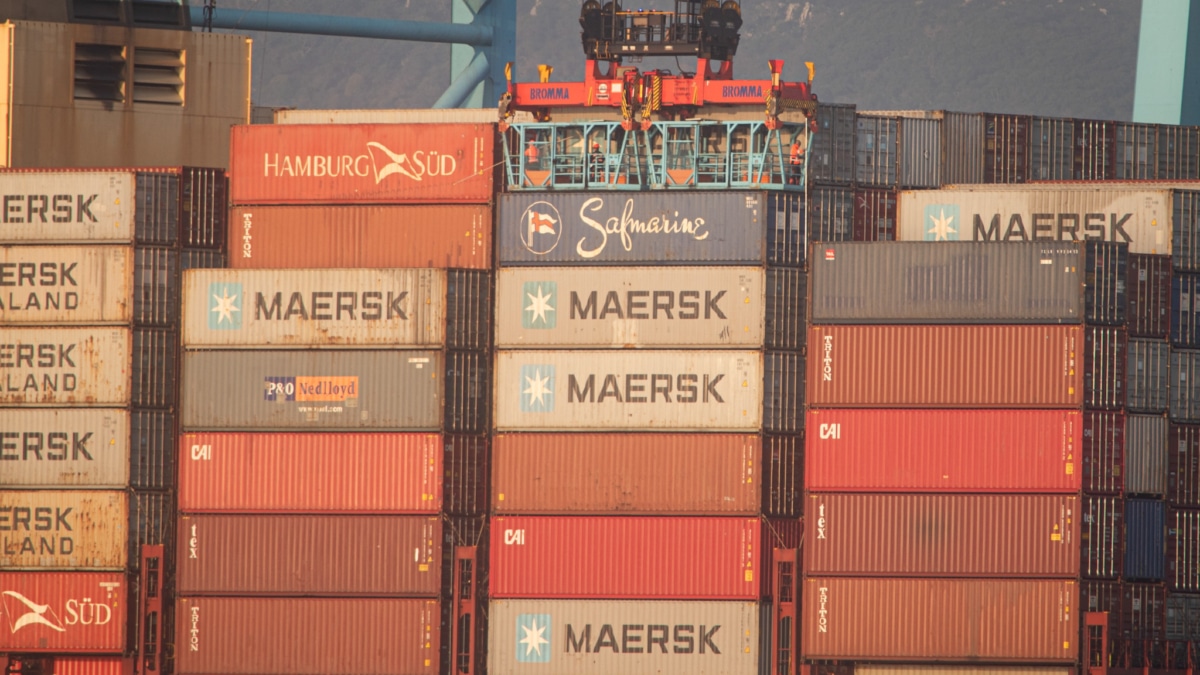 Los buques ,Maersk Denver y Mary Maersk, en la terminal de APM, gestionada por Maerks .en el puerto de Algeciras (Cádiz)